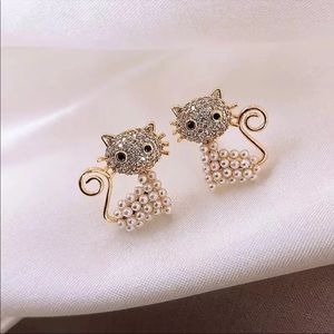 Pearl Crystalized Cat Trendy Stud Earrings
